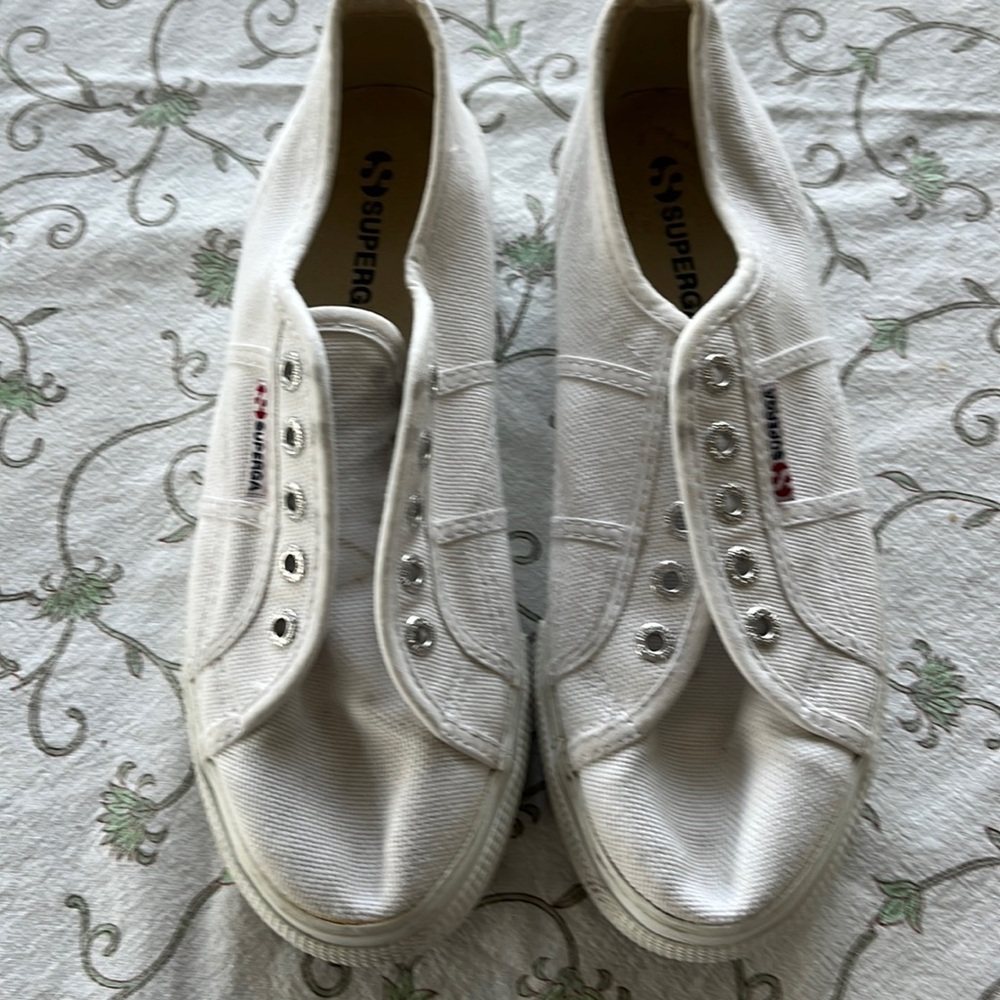 Superga women’s sneakers size 71/2. Get ready for summer’